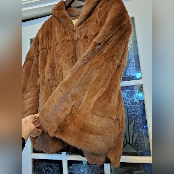 Gorgeous real fur poncho cape, brown muskrat - Picture 6 of 16